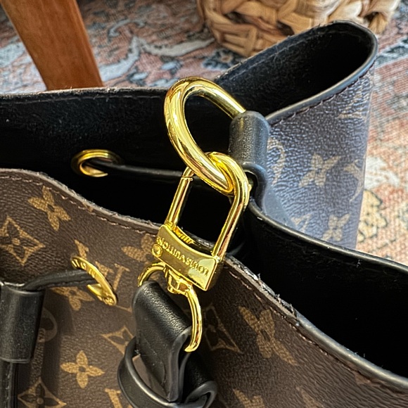 LV Dupe Bucket Bag 🤎🖤 - Picture 5 of 6